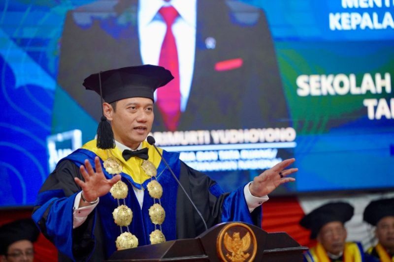 Wisuda 702 Taruna Sekolah Tinggi Pertanahan Nasional, Menteri AHY: Jangan Pernah Berhenti Belajar