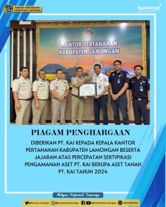 Kepala Kantor Pertanahan Kabupaten Lamongan beserta jajarannya, menerima Piagam Penghargaan dari PT. Kereta Api Indonesia (KAI)